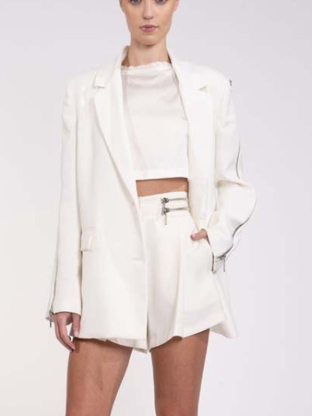 New Nonchalant label iver blazer in white size medium zipper details